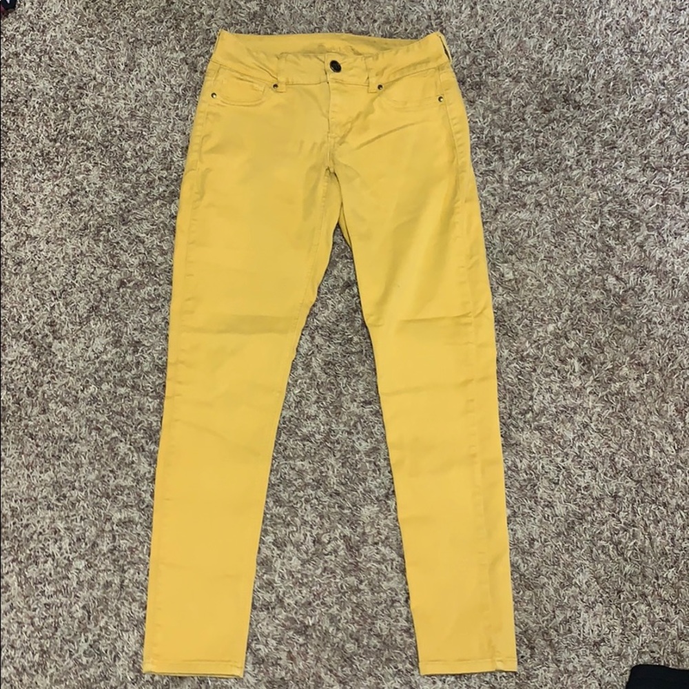Yellow skinny jeans